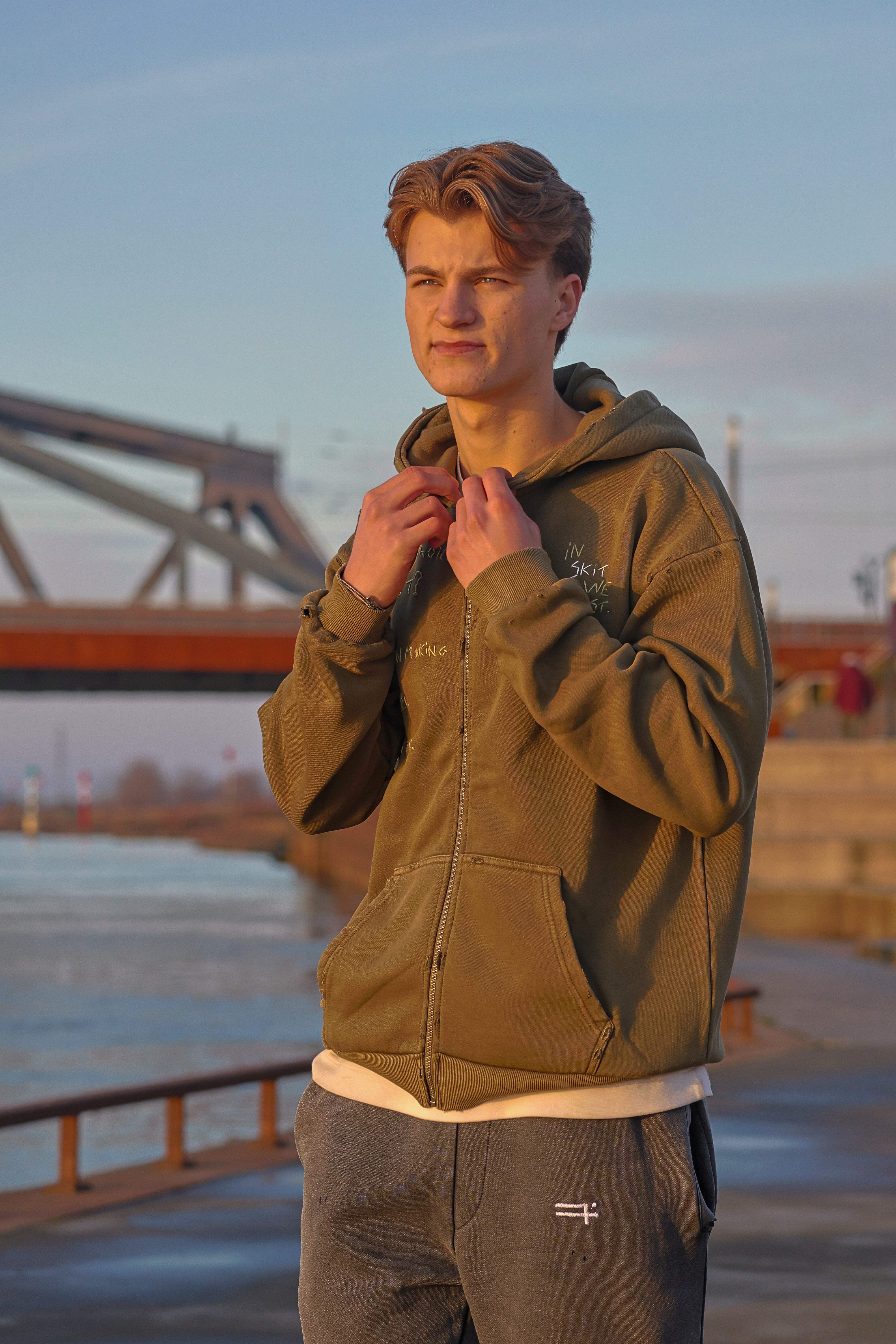"CHOIIICES" zip-hoodie