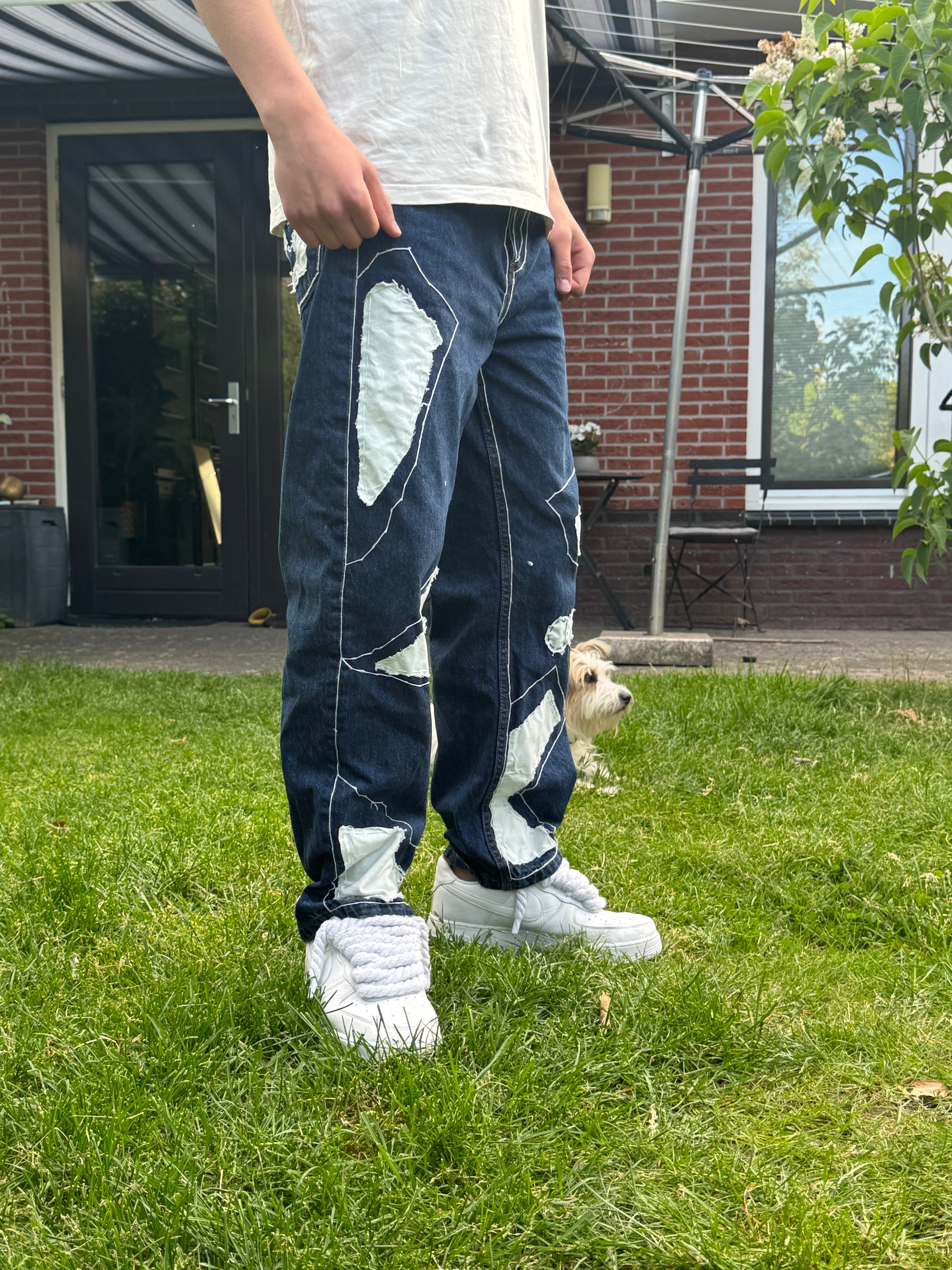 "OUTLIIINED" jeans