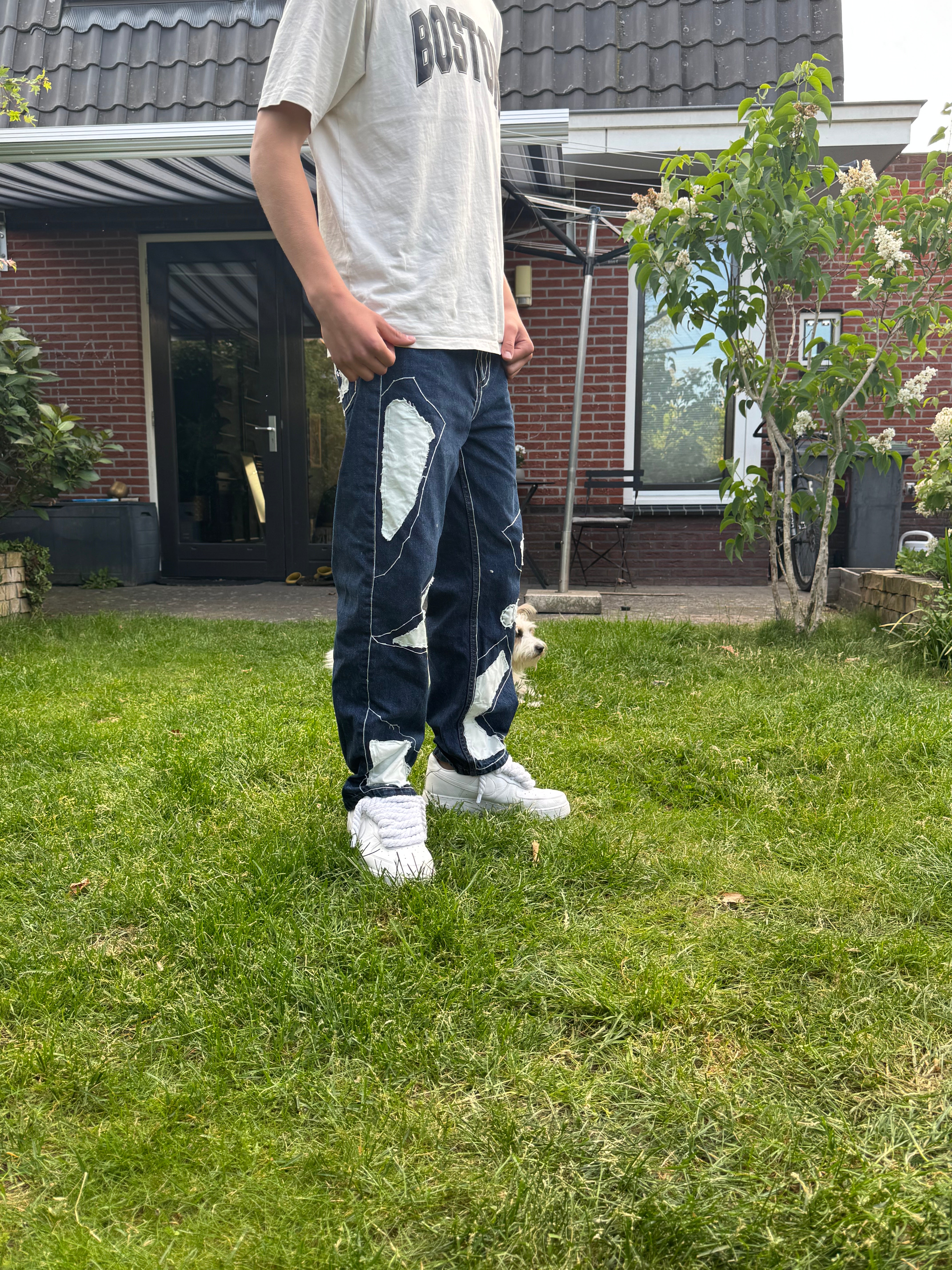 "OUTLIIINED" jeans