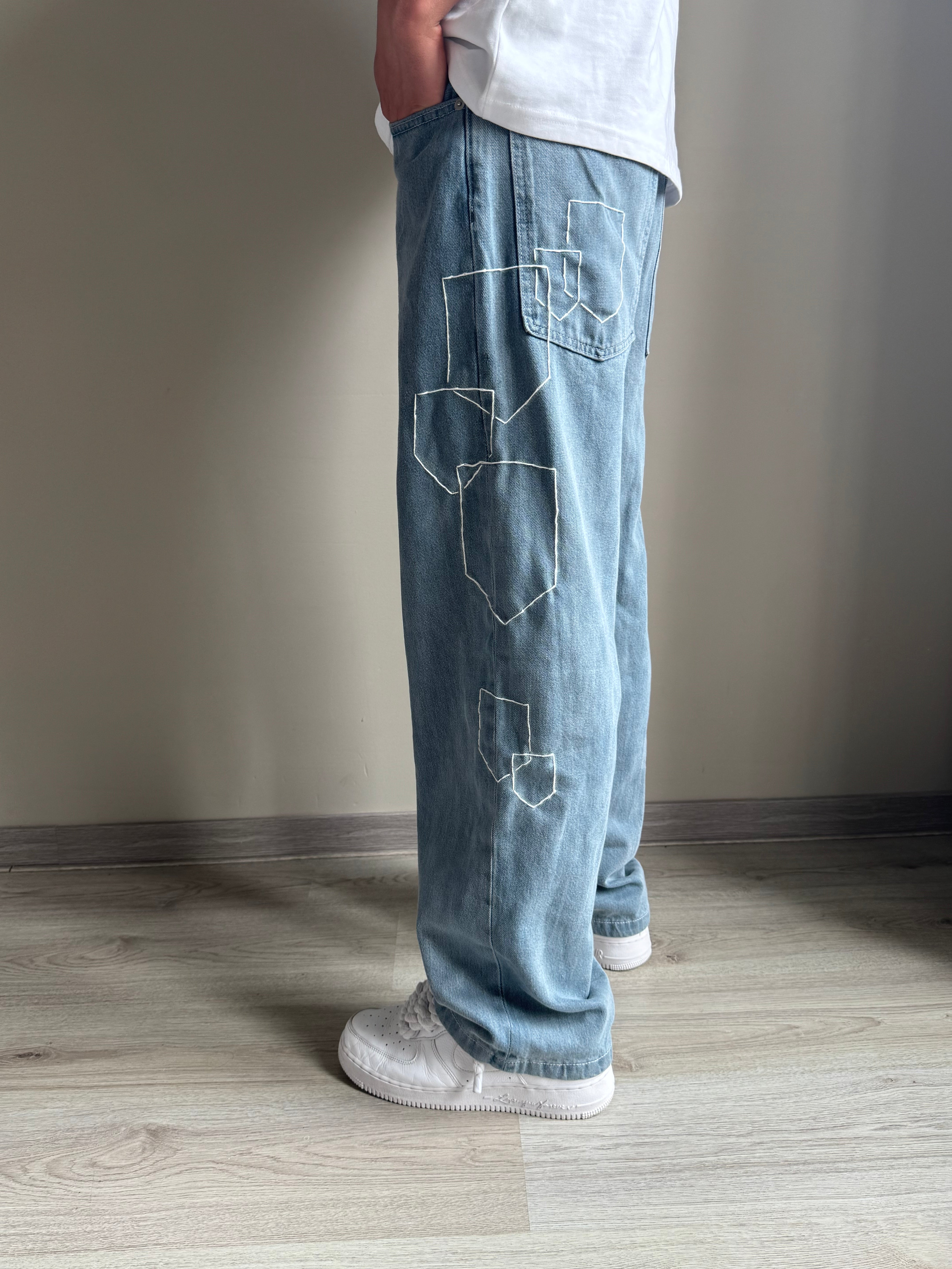 "NO BOUNDARIIIES" jeans
