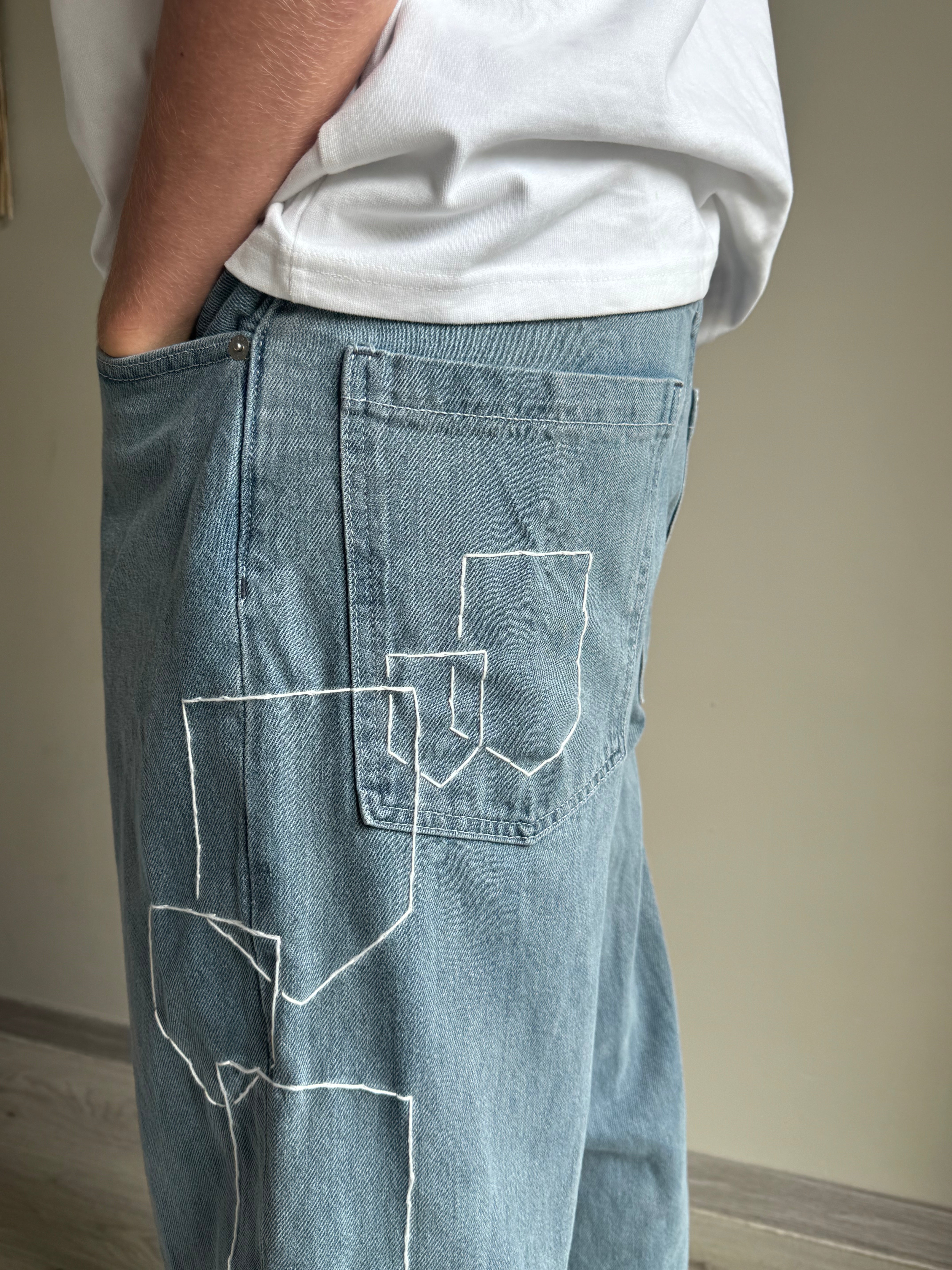 "NO BOUNDARIIIES" jeans