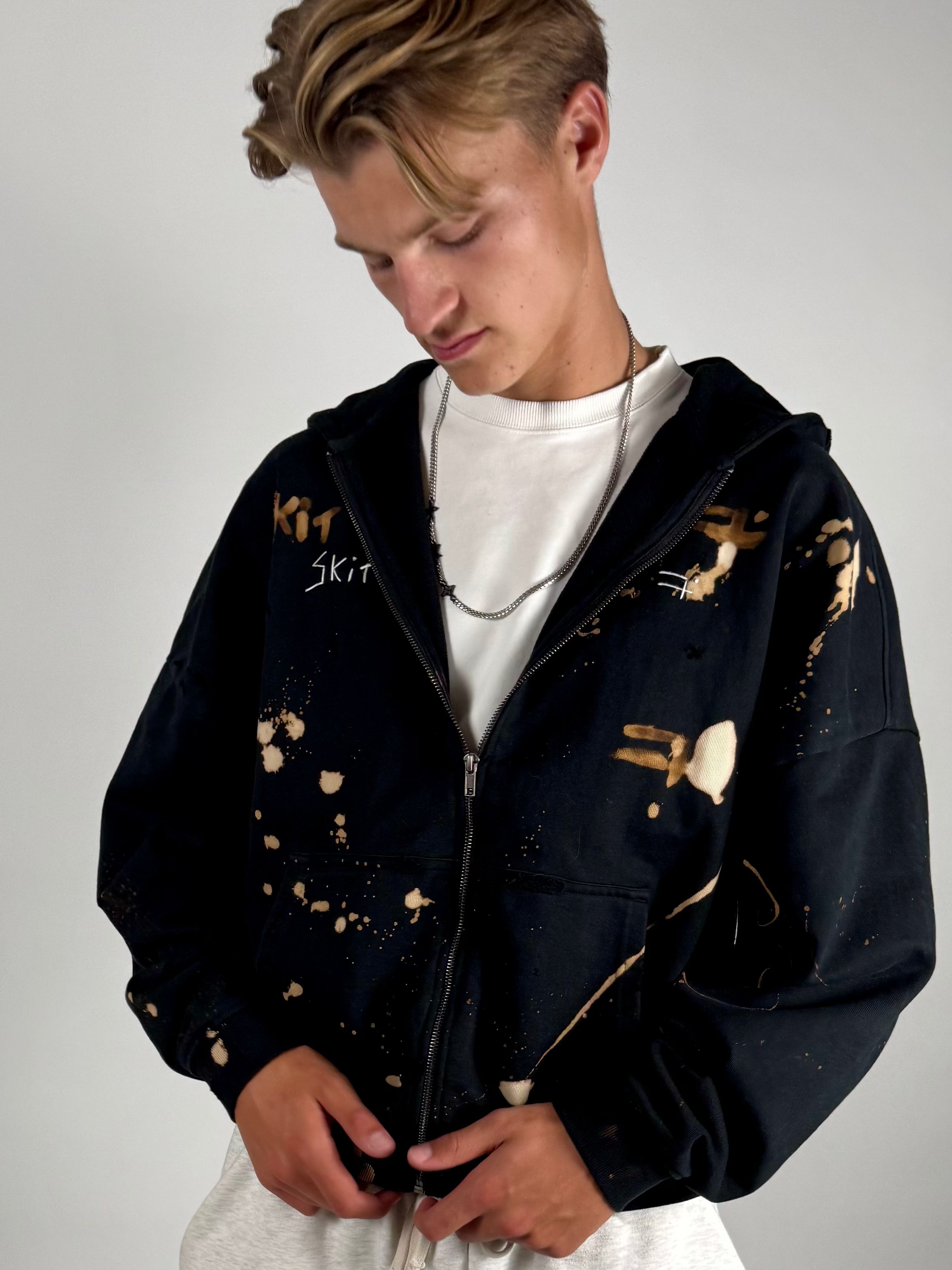 "SAVIIIOR" zip-hoodie