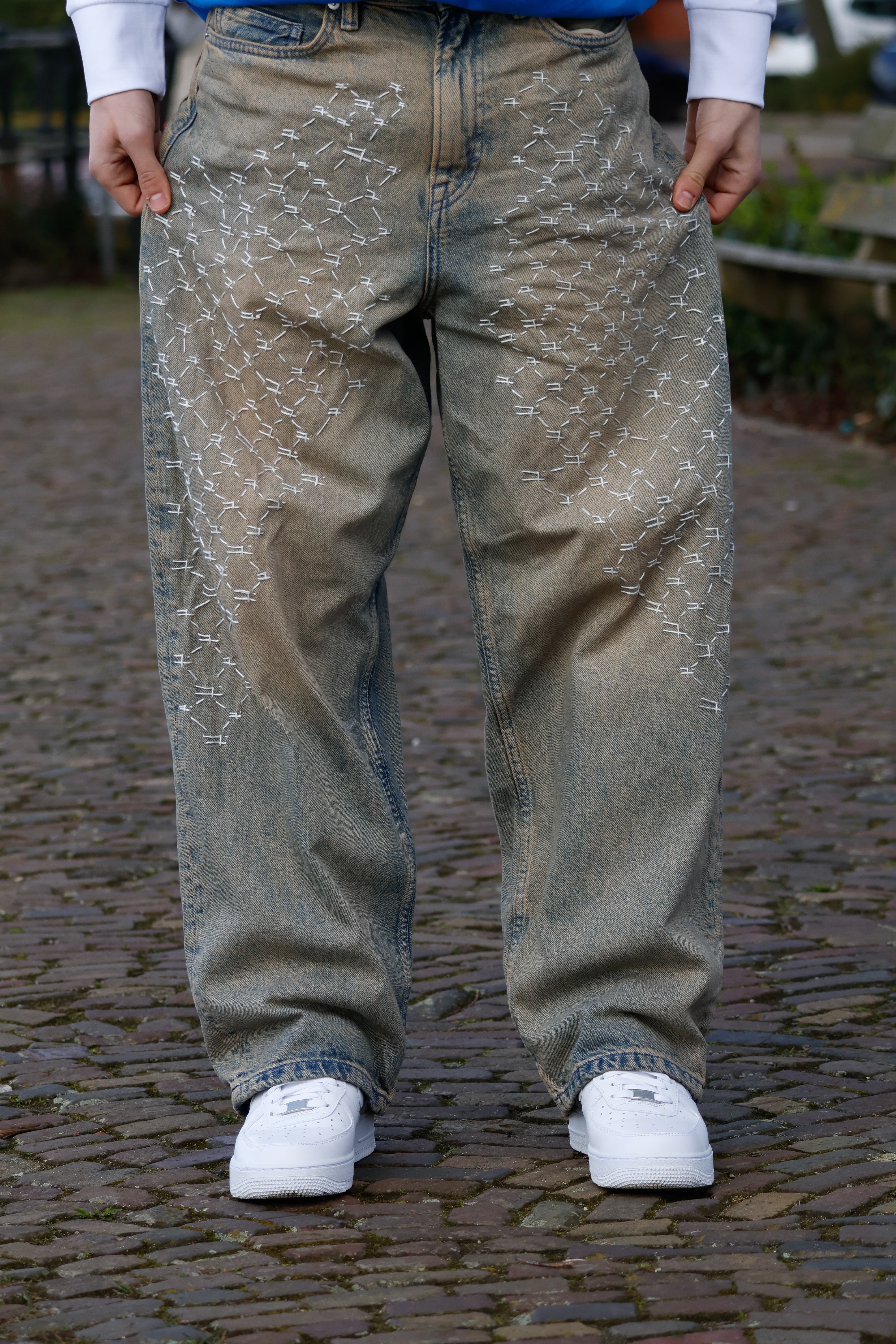 "TIIIMELESS" jeans