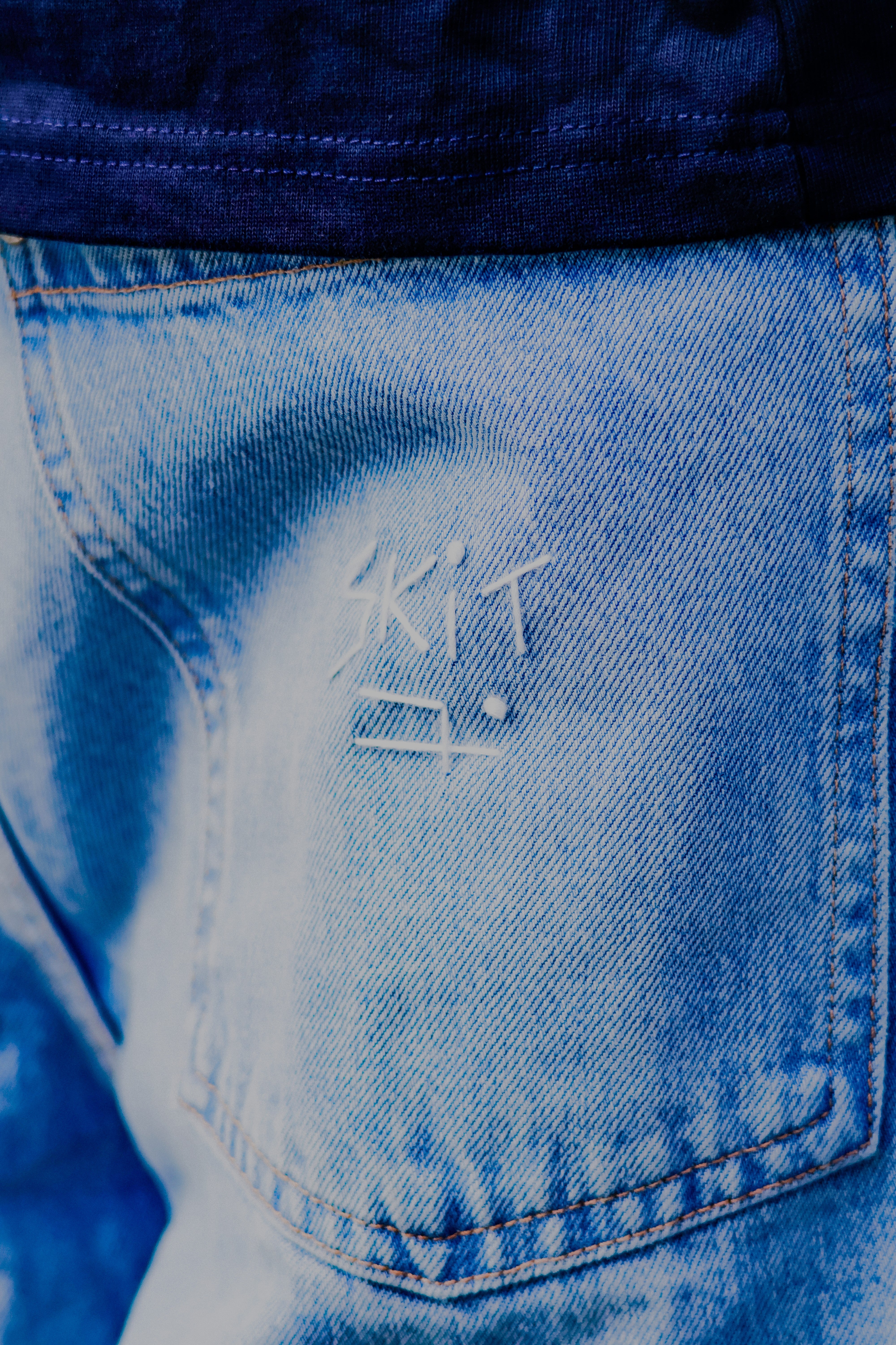 "SIIINCE '24" jeans