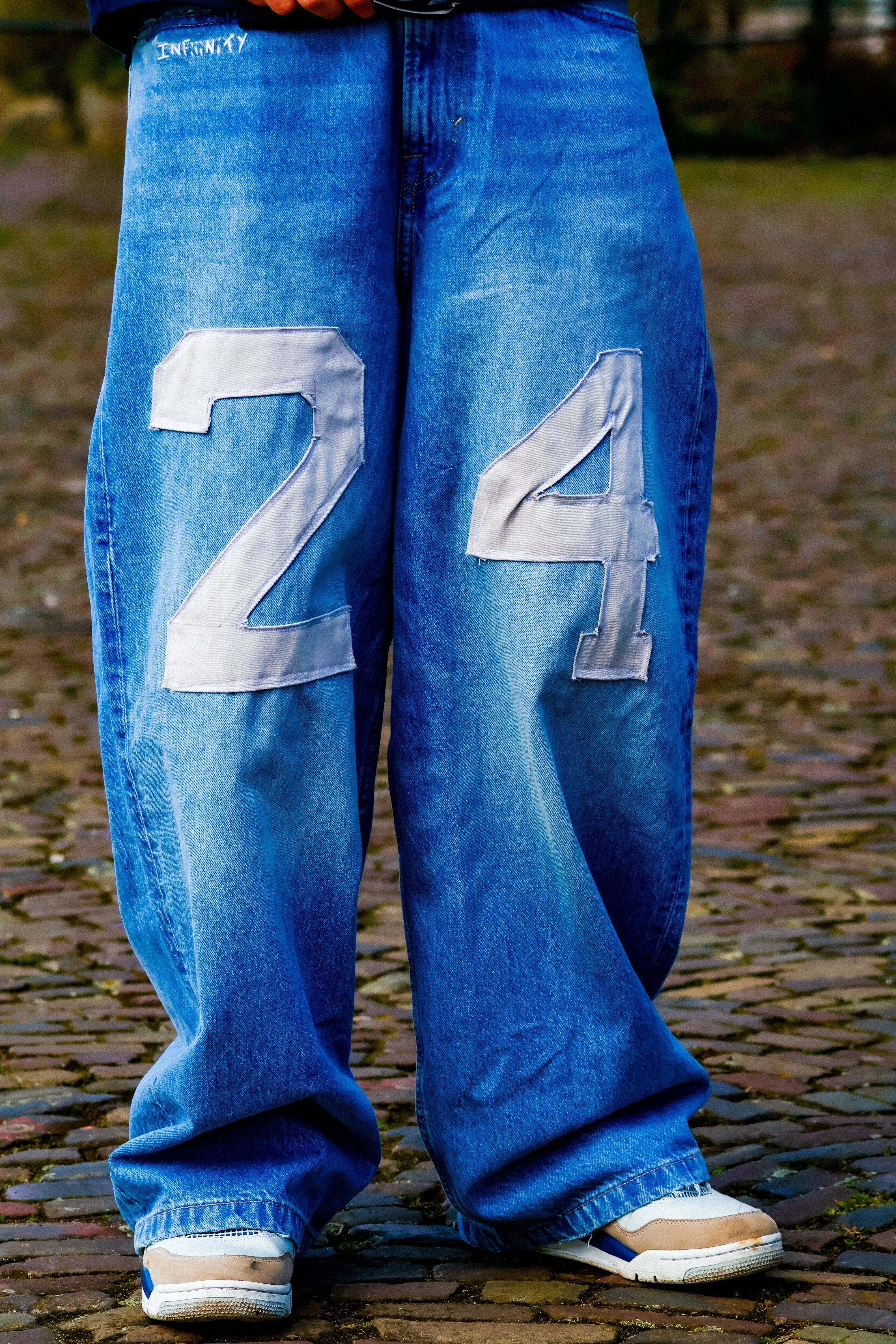 "SIIINCE '24" jeans