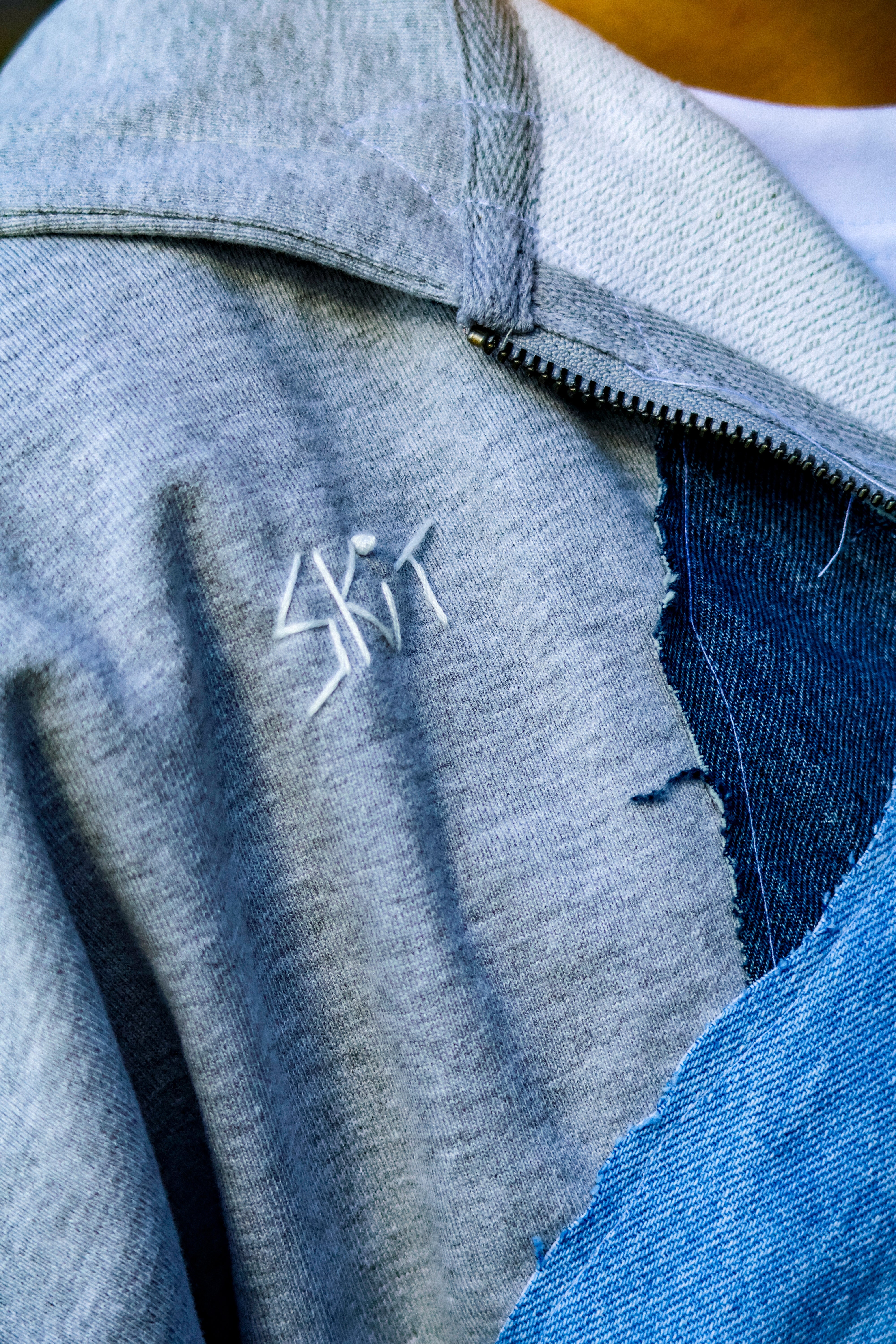 "IIINSOMNIA" zip-hoodie