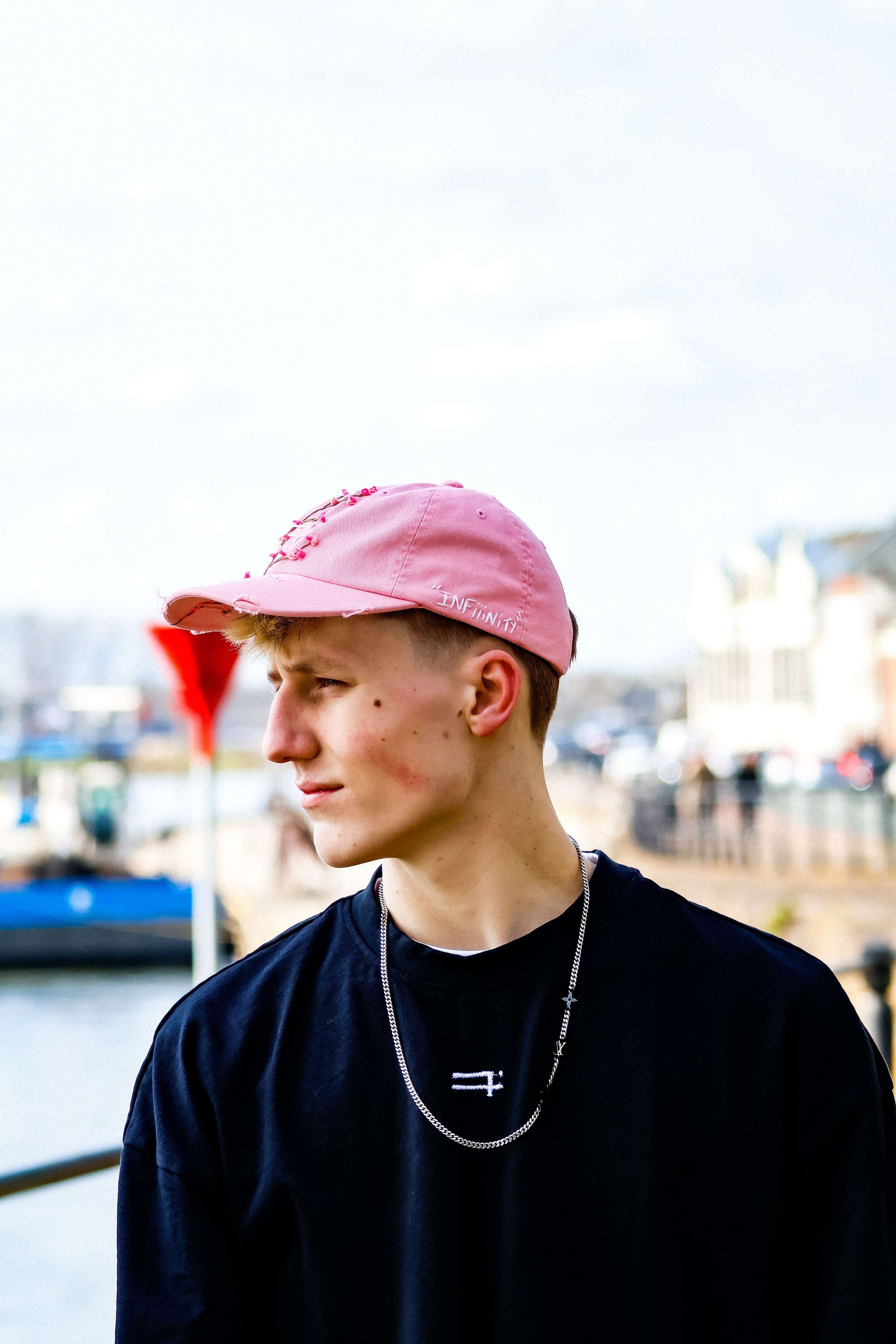 "RESIIISTANCE" cap